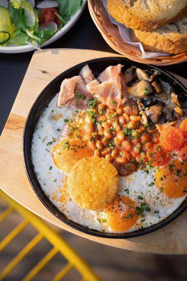 Street Food Possonium Apartments ブラチスラヴァ エクステリア 写真