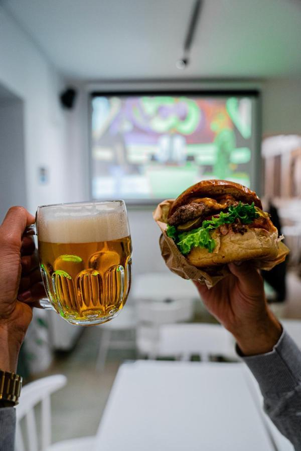 Street Food Possonium Apartments ブラチスラヴァ エクステリア 写真