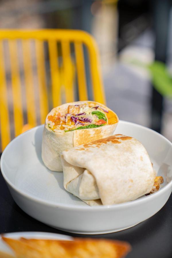 Street Food Possonium Apartments ブラチスラヴァ エクステリア 写真