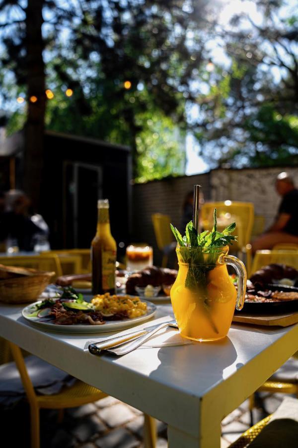 Street Food Possonium Apartments ブラチスラヴァ エクステリア 写真