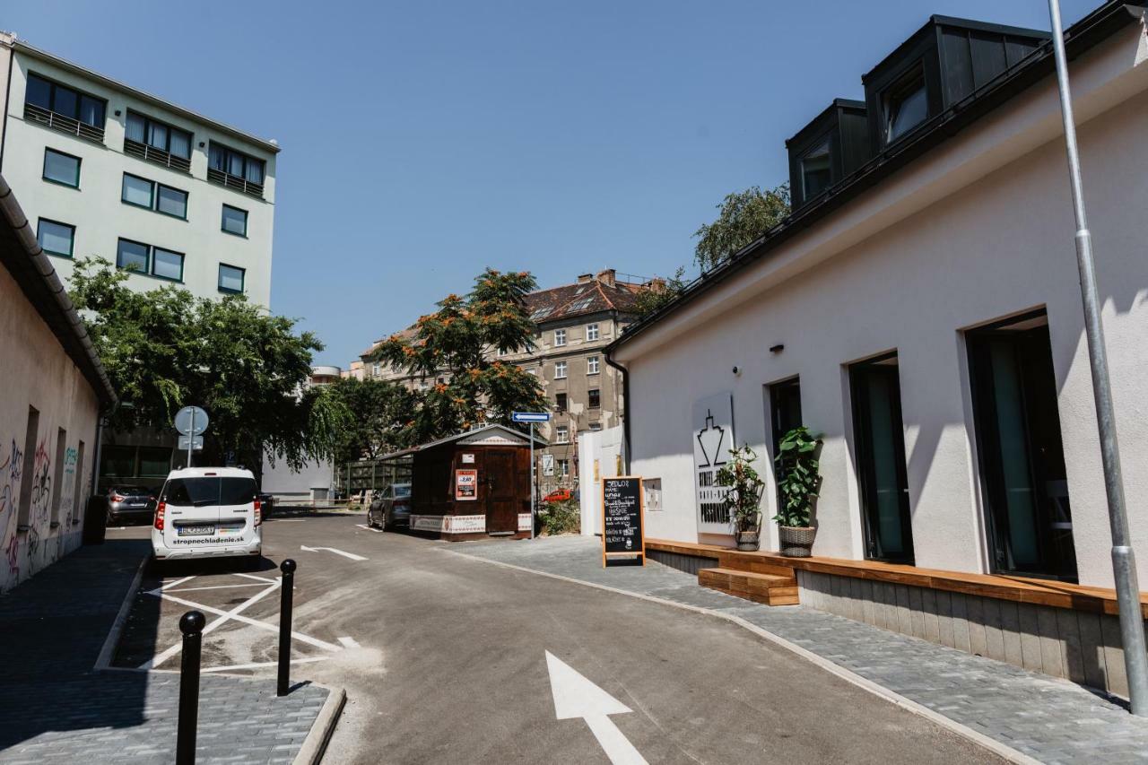 Street Food Possonium Apartments ブラチスラヴァ エクステリア 写真